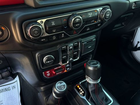 Used 2023 Jeep Wrangler Unlimited Rubicon AWD/4WD image 18