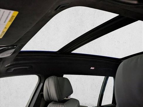 Used 2025 BMW X7 M60i image 16