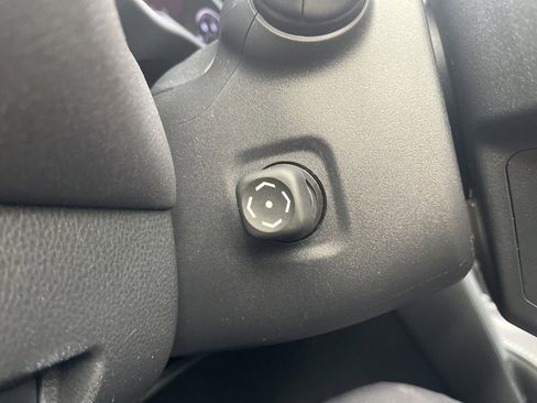 Used 2021 Toyota Venza Limited image 73