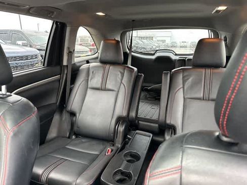 Used 2019 Toyota Highlander SE w/ Nightshade Edition image 5