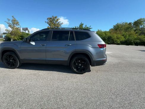Used 2023 Volkswagen Atlas SE w/ Panoramic Sunroof Package FWD image 5