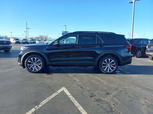 Used 2025 Ford Explorer ST-Line image 9