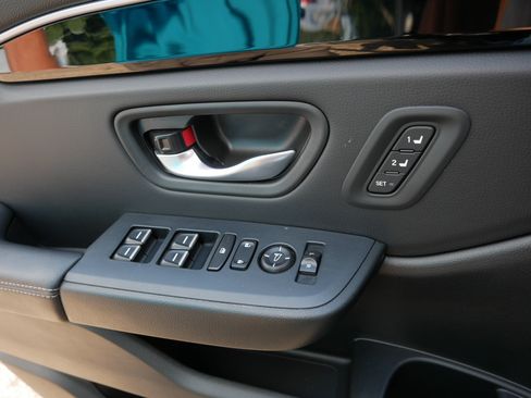 Used 2025 Honda Pilot EX-L image 27