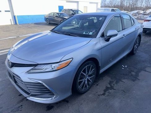 Used 2024 Toyota Camry XLE w/ Cold Weather Package image 4