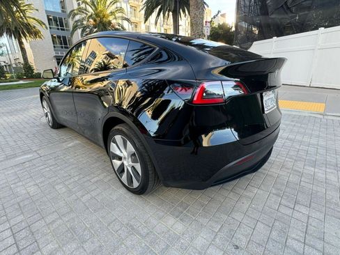 Used 2025 Tesla Model Y Long Range RWD image 5