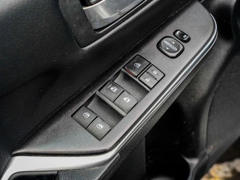 Used 2016 Toyota Camry SE image 9