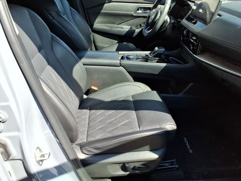 Used 2024 Nissan Rogue Platinum w/ Platinum Premium Package image 7