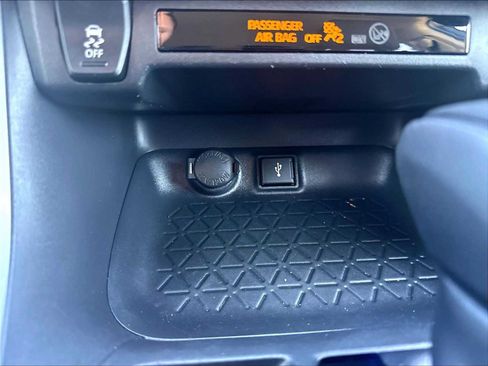 Used 2021 Toyota RAV4 LE AWD/4WD image 35