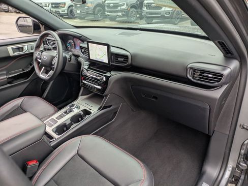 Certified 2024 Ford Explorer ST-Line w/ Class IV Trailer Tow Package image 41