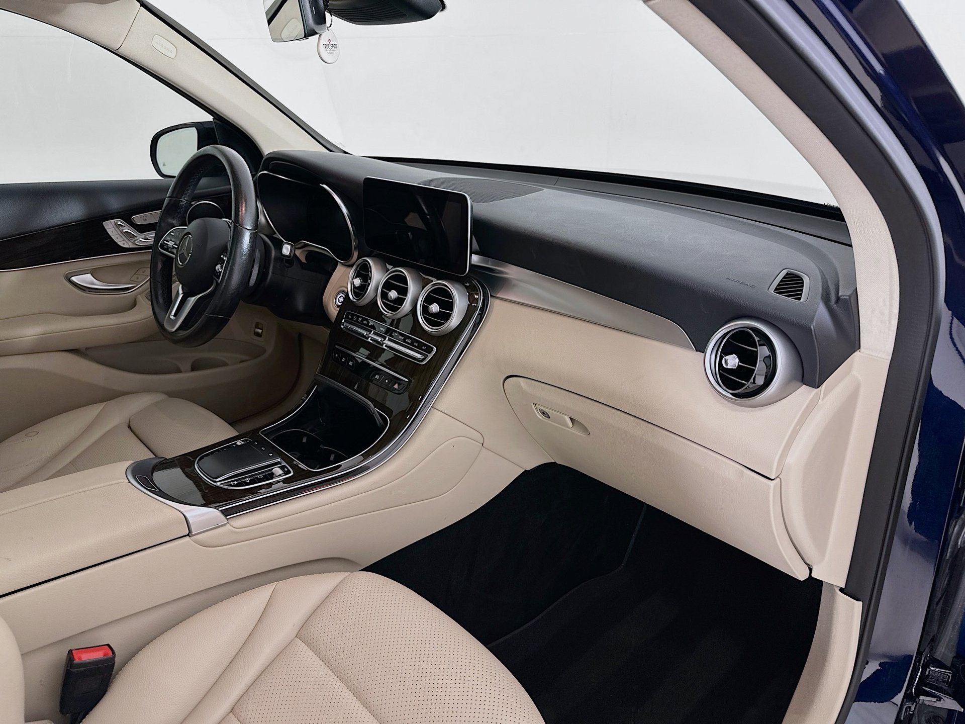 Certified 2022 Mercedes-Benz GLC 300 image 31