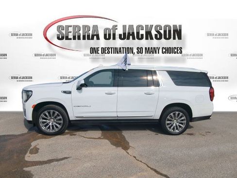 Used 2022 GMC Yukon XL Denali image 6
