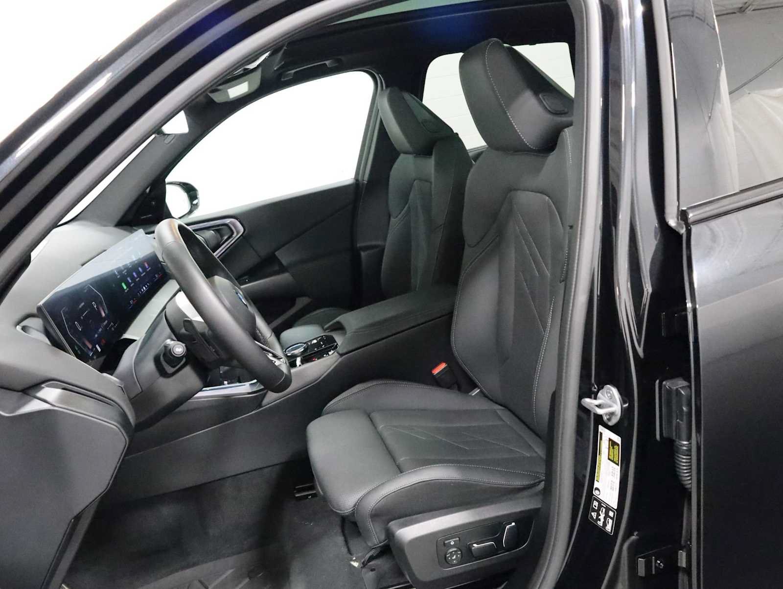 Used 2025 BMW X3 xDrive30i w/ M Sport Package AWD/4WD image 5