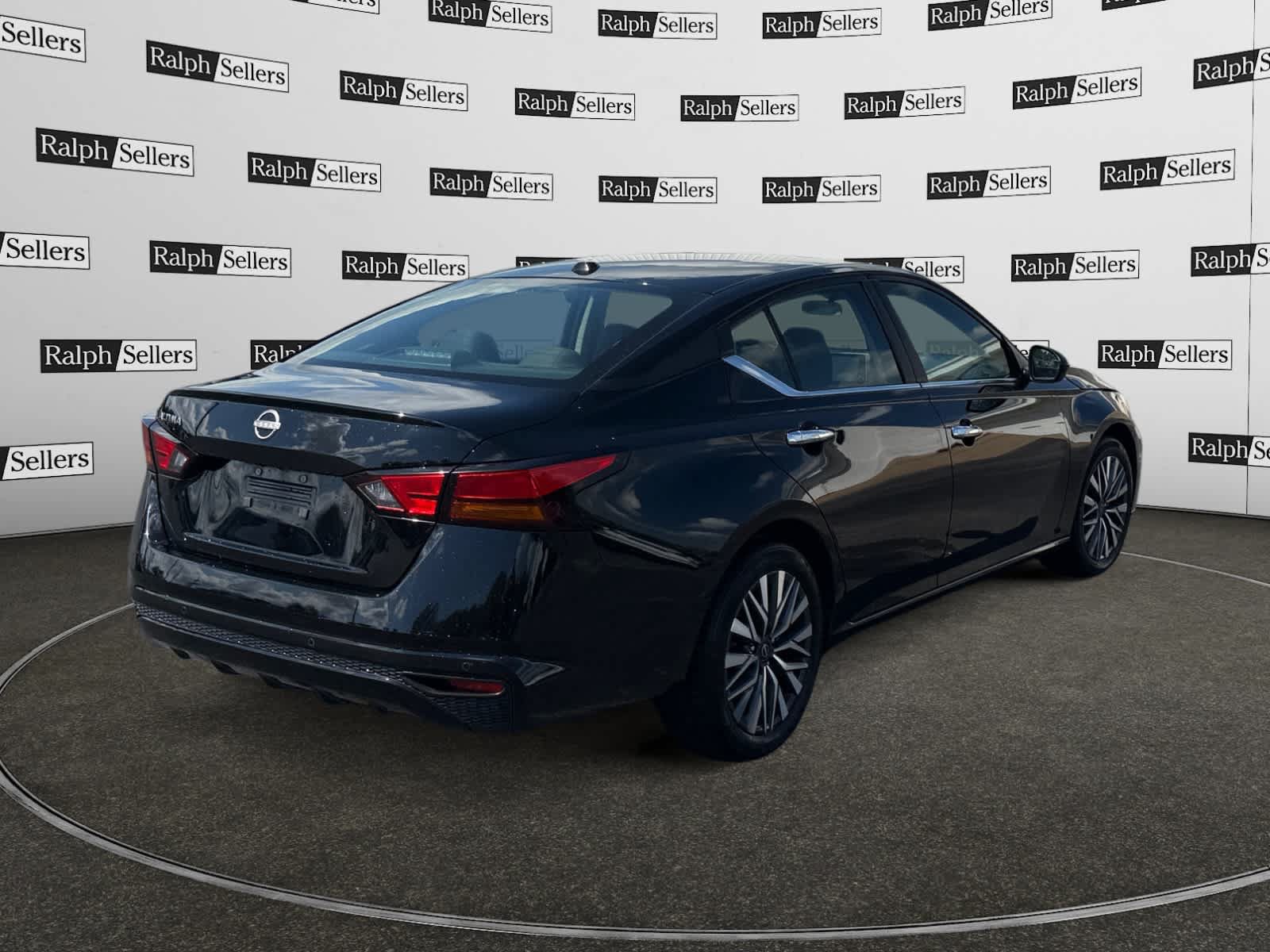 Used 2025 Nissan Altima 2.5 SV FWD image 6
