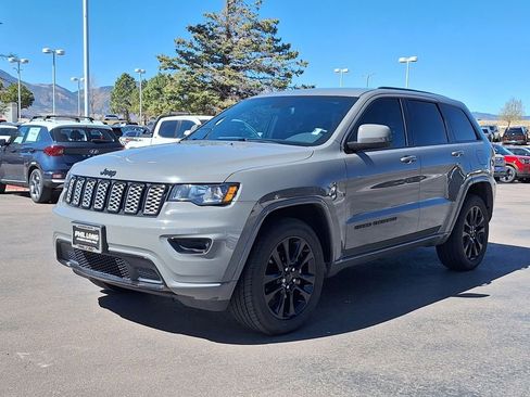Used 2020 Jeep Grand Cherokee Altitude image 7
