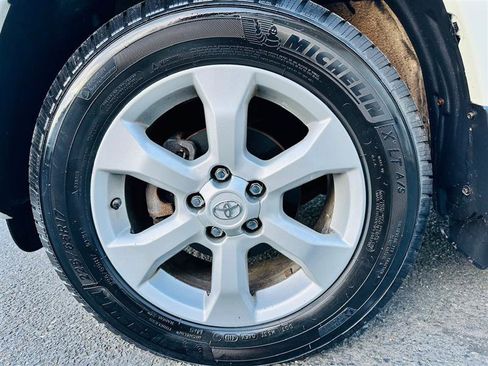 Used 2012 Toyota RAV4 Limited image 7