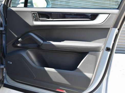 Certified 2025 Porsche Cayenne image 26