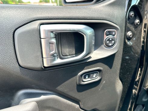 New 2023 Jeep Wrangler Rubicon w/ Cold Weather Group image 13