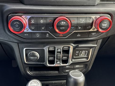 Used 2020 Jeep Gladiator Sport w/ Quick Order Package 24S image 19