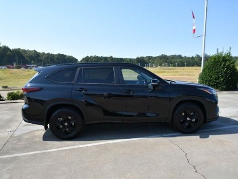 Used 2025 Toyota Highlander XLE image 7