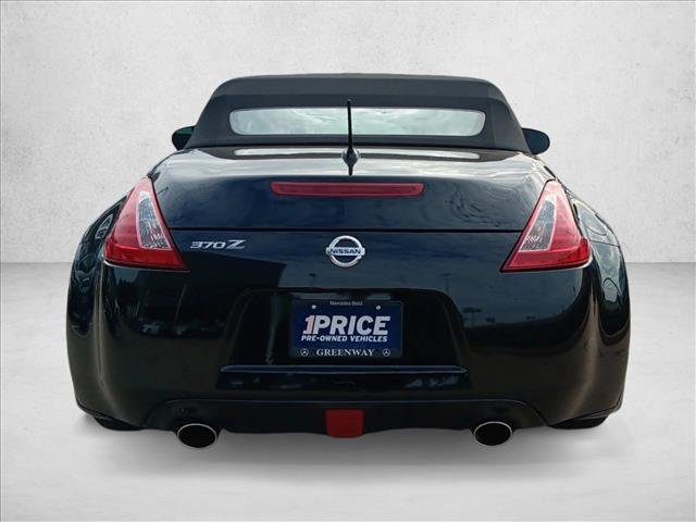 Used 2017 Nissan 370Z Touring RWD image 7