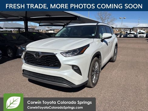 Used 2024 Toyota Highlander Platinum image 3