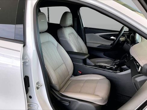 Used 2025 Buick Envista Avenir FWD image 8