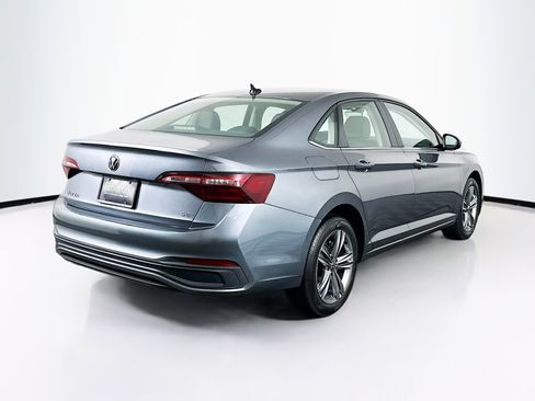 Used 2024 Volkswagen Jetta SE image 9