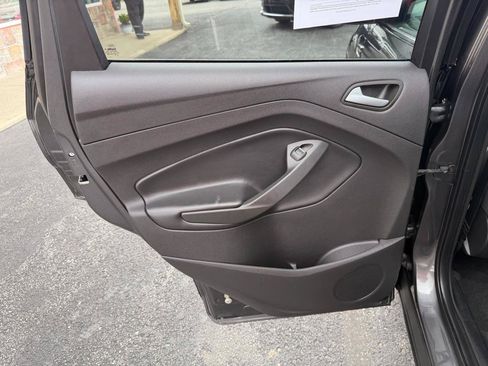 Used 2019 Ford Escape SE FWD image 16