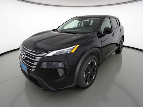 Used 2025 Nissan Rogue SV image 3