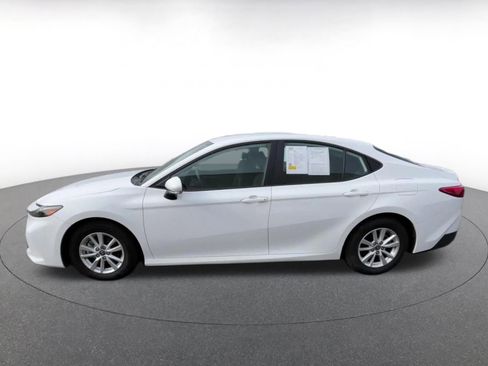Used 2025 Toyota Camry LE image 8