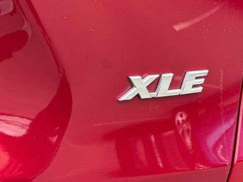 Used 2021 Toyota RAV4 XLE w/ Convenience Package FWD image 33