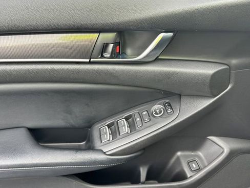 Used 2018 Honda Accord Sport image 12