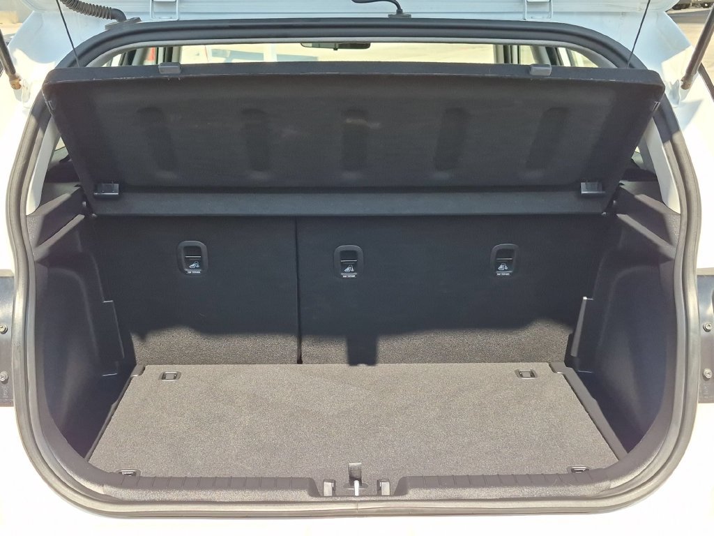 Used 2026 Hyundai Venue SEL FWD image 29