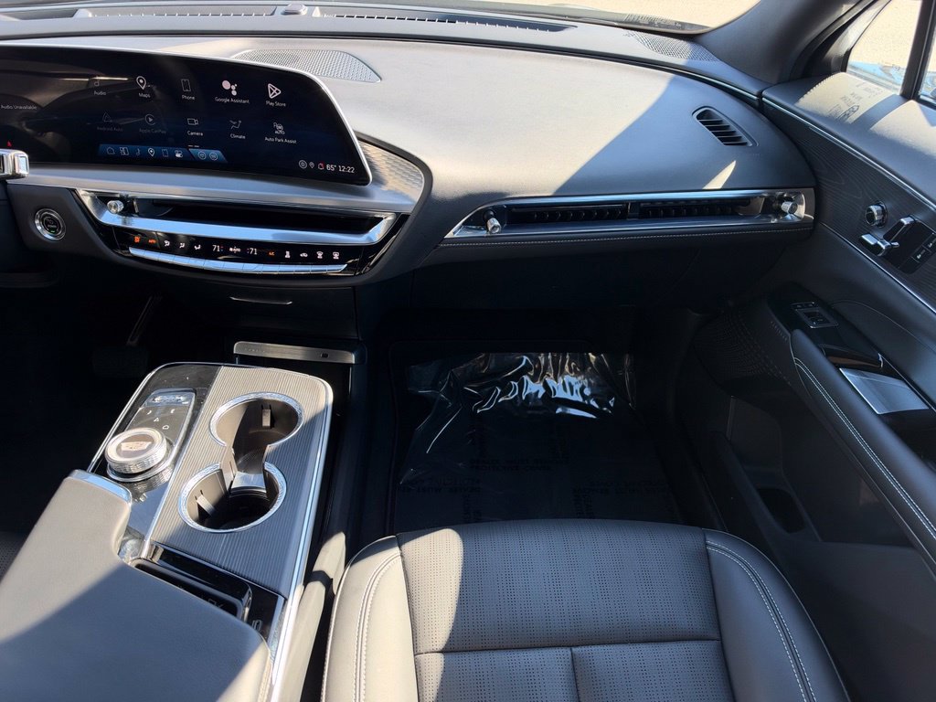 Used 2024 Cadillac Lyriq Luxury AWD/4WD image 17