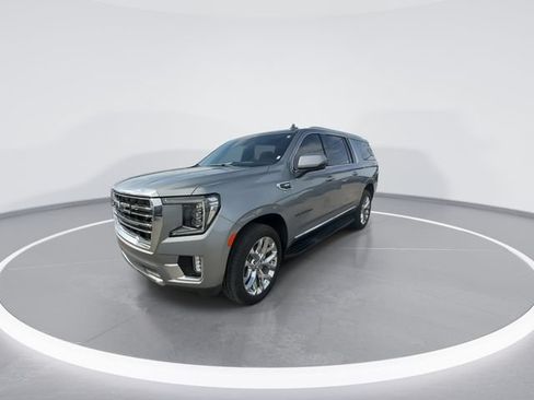 Used 2023 GMC Yukon XL SLT w/ SLT Premium Package AWD/4WD image 4