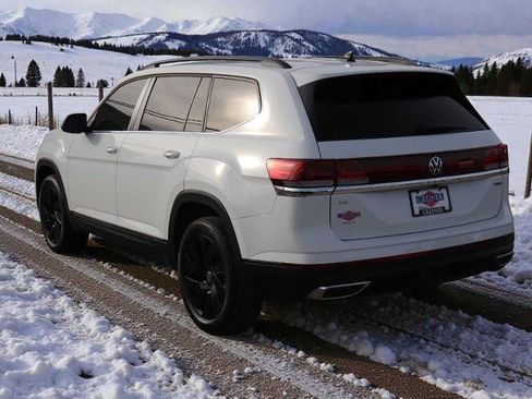 Used 2025 Volkswagen Atlas SE image 4