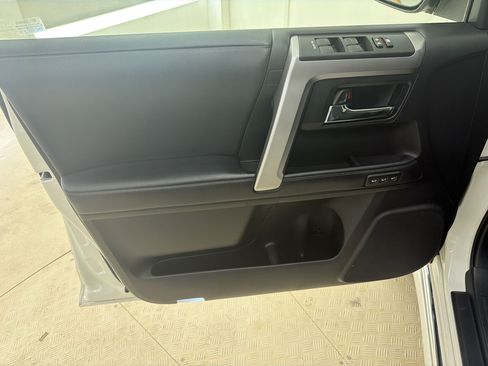 Used 2022 Toyota 4Runner Limited AWD/4WD image 21