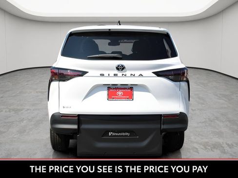 Used 2026 Toyota Sienna LE FWD image 5