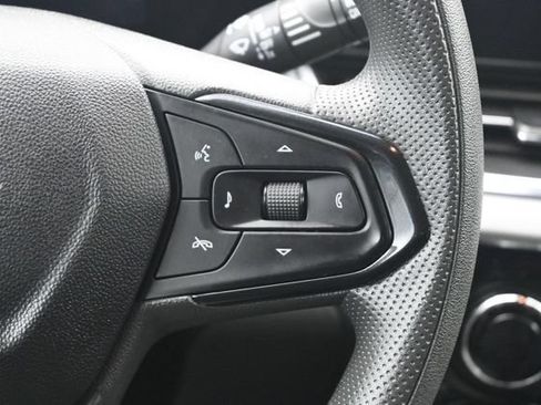 Used 2025 Chevrolet Trax LT FWD image 17