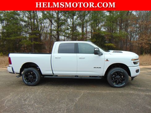 New 2026 RAM 2500 Laramie AWD/4WD image 11