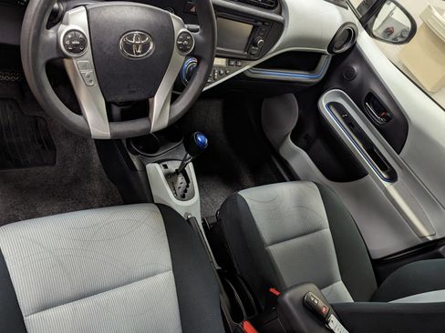 Used 2012 Toyota Prius C One image 4