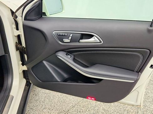 Used 2018 Mercedes-Benz GLA 250 4MATIC image 24