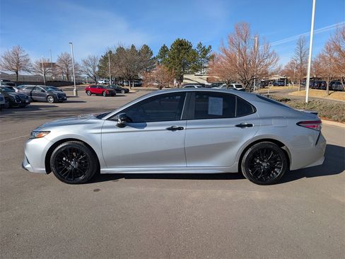 Used 2019 Toyota Camry SE image 3