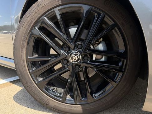 Used 2025 Toyota Camry SE w/ Convenience Package FWD image 10