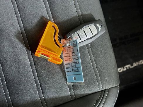 Used 2023 Mitsubishi Outlander SE Black Edition image 36