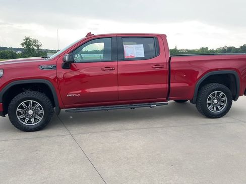 Used 2024 GMC Sierra 1500 AT4 w/ Technology Package AWD/4WD image 4