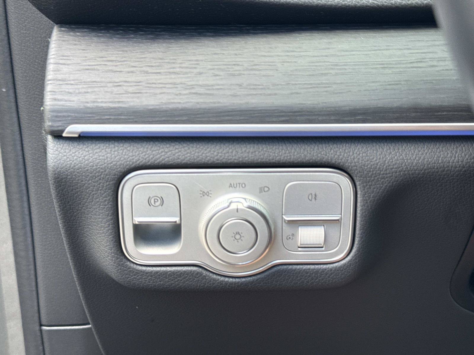 Certified 2025 Mercedes-Benz GLE 450 4MATIC image 34