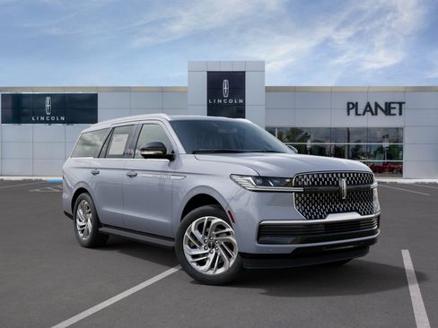 New 2027 Lincoln Navigator Premiere RWD image 4