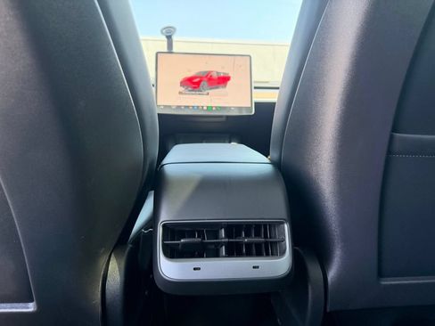 Used 2022 Tesla Model Y Performance AWD/4WD image 21