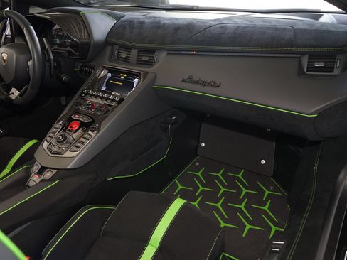 Used 2021 Lamborghini Aventador SVJ AWD/4WD image 22